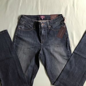 NYDJ Marilyn Straight Size 8 NWT